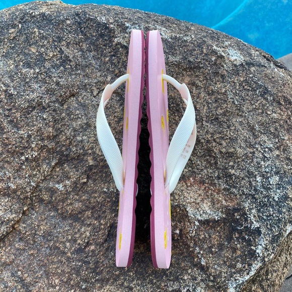 🍌NWT🍌 COACH pink & yellow banana  flip flops - Picture 2 of 9